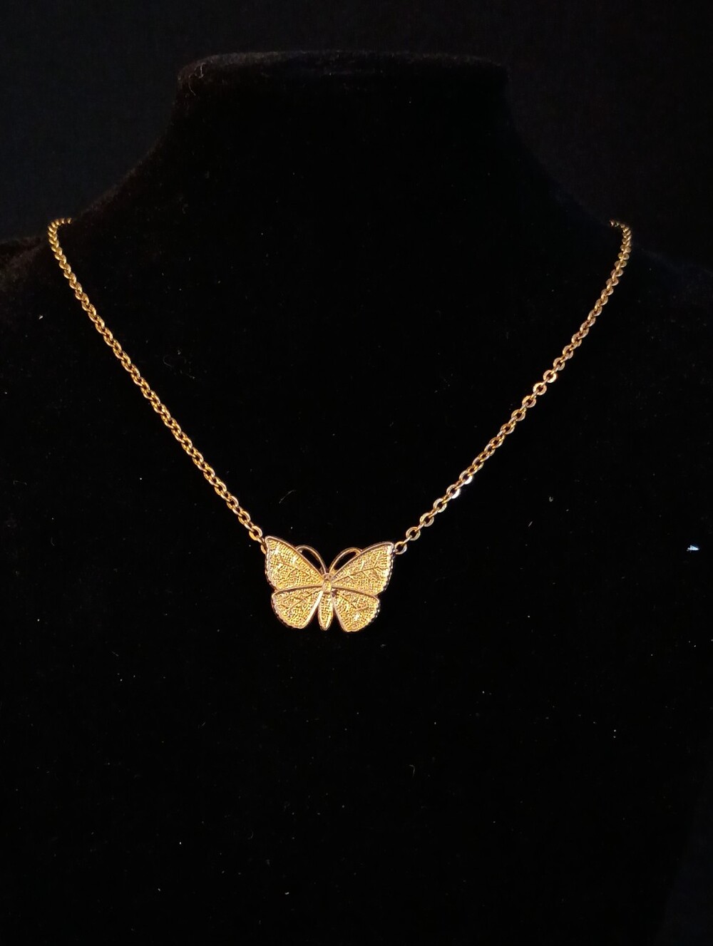 Elegant 13in Gold Tone Metal Flying Butterfly Pendant Necklace